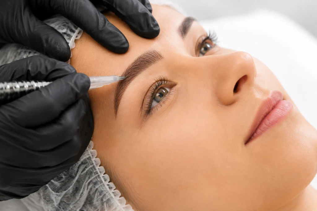 Microblading sonrası kaşların doğal görünümünü etkileyen uygulama süreci